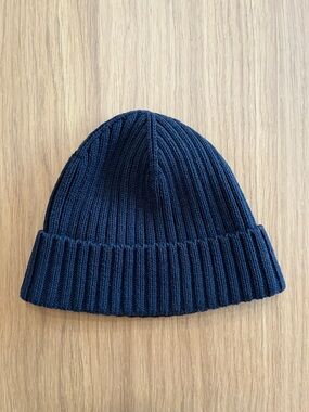 H&M kids, rib-knit beanie hat, size 6/12 months, runs bigger 1/2 years